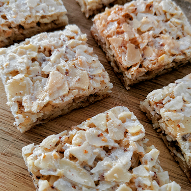 5 Ingredient Vegan: Chewy Almond Slice